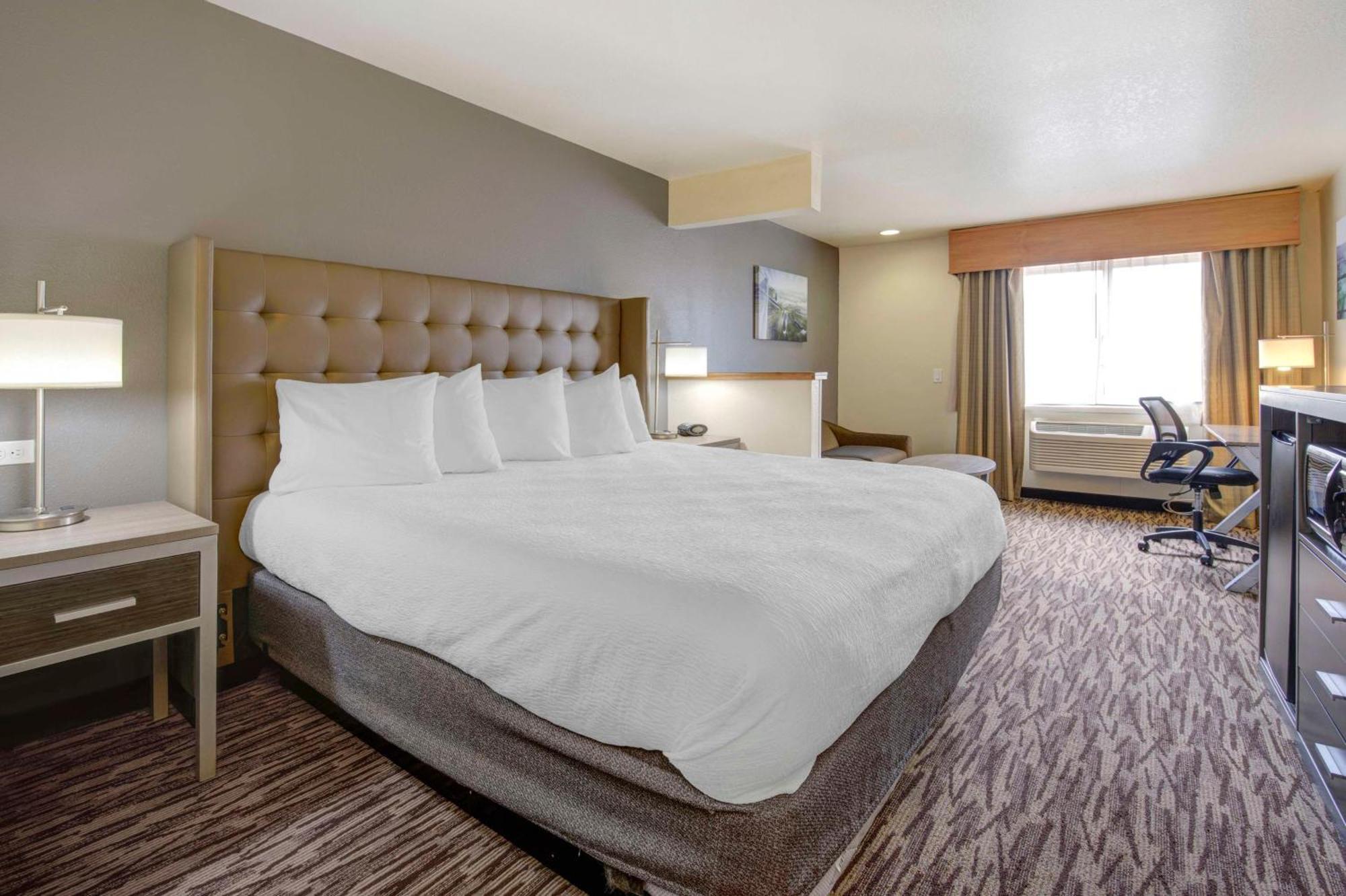 Best Western Plus Peppertree Airport Inn Airway Heights Bagian luar foto